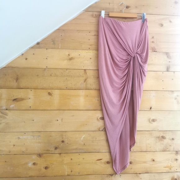 Asymmetrical Skirt - Picture 2 of 7